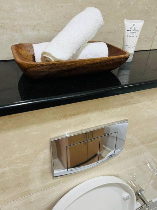 1 Bed Apartment With Sea View, Pool, Gym & Free Parking In Dubai Marina 外观 照片