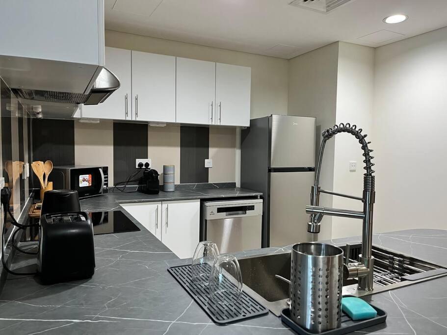 1 Bed Apartment With Sea View, Pool, Gym & Free Parking In Dubai Marina 外观 照片